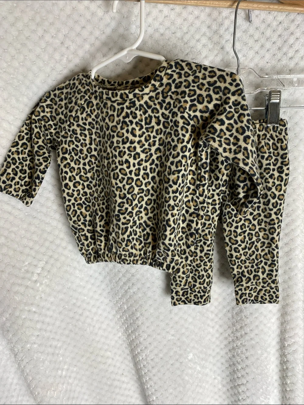Old Navy Leopard Animal Print Outfit in Cream, Black and Tan